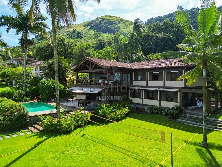 Casa para temporada em Angra com piscina pé na areia e sauna