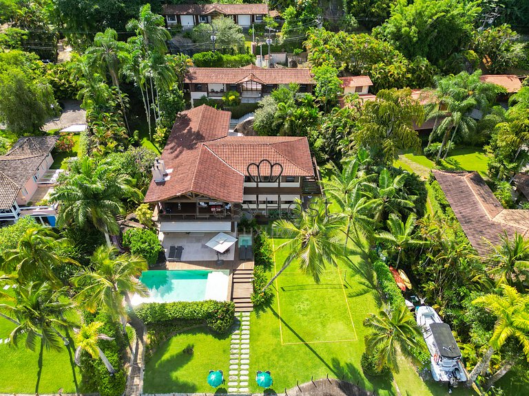 Casa de vacaciones en Angra con piscina frente a la playa