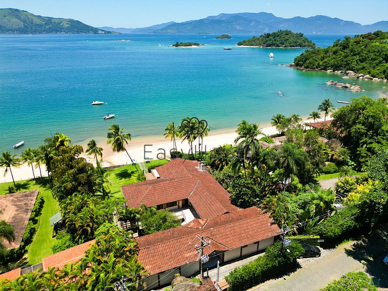 Casa de vacaciones en Angra con piscina frente a la playa