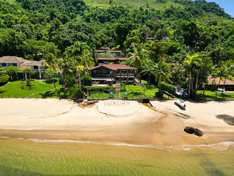Casa de vacaciones en Angra con piscina frente a la playa