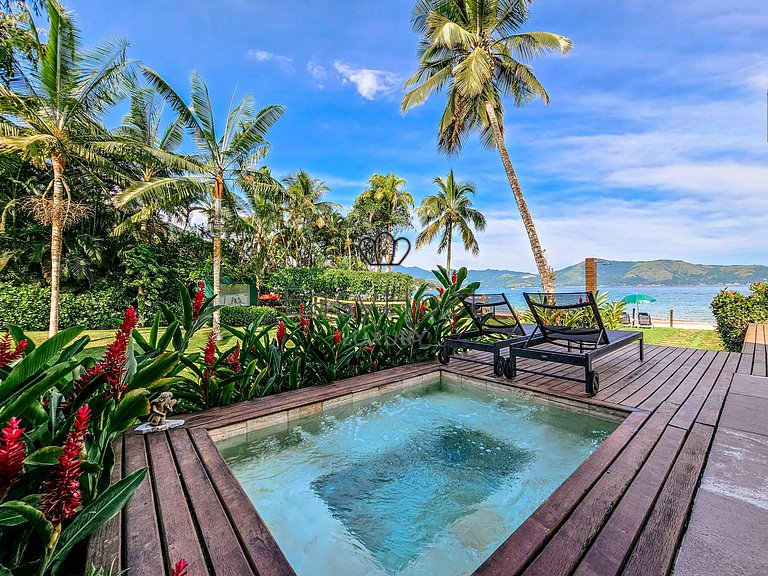 Vacation home in Angra with beachfront pool and sauna.