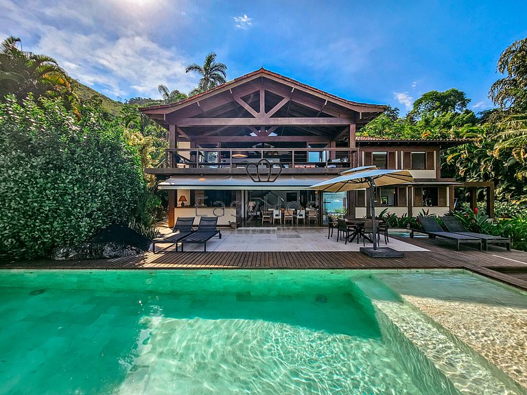 Vacation home in Angra with beachfront pool and sauna.