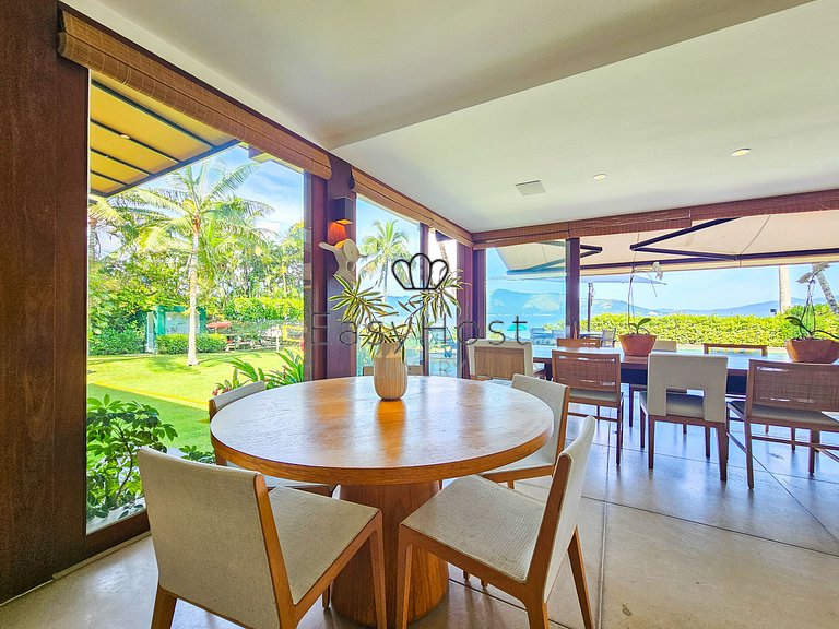 Casa para temporada em Angra com piscina pé na areia e sauna