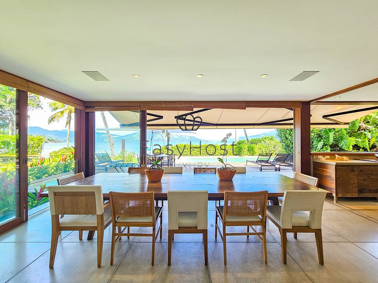 Vacation home in Angra with beachfront pool and sauna.