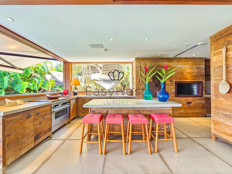 Vacation home in Angra with beachfront pool and sauna.