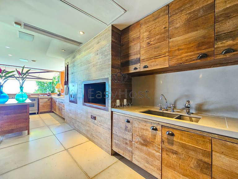 Casa para temporada em Angra com piscina pé na areia e sauna