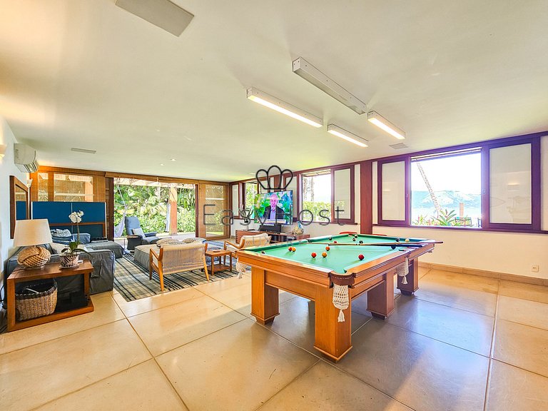 Casa para temporada em Angra com piscina pé na areia e sauna