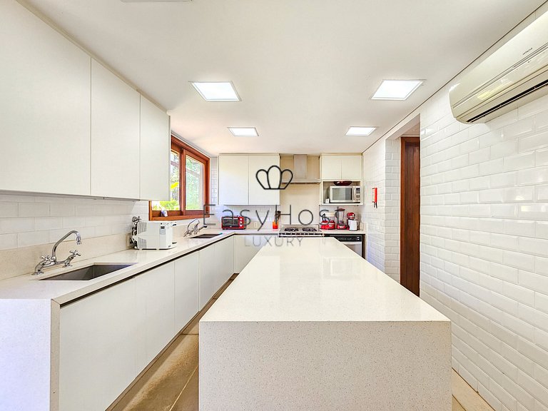 Casa para temporada em Angra com piscina pé na areia e sauna