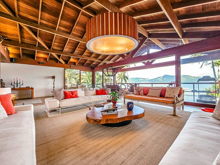 Vacation home in Angra with beachfront pool and sauna.