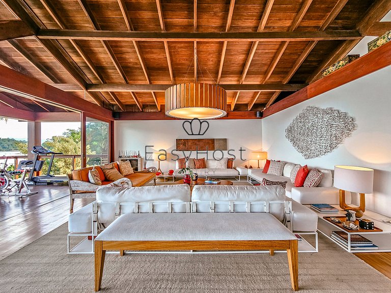 Vacation home in Angra with beachfront pool and sauna.