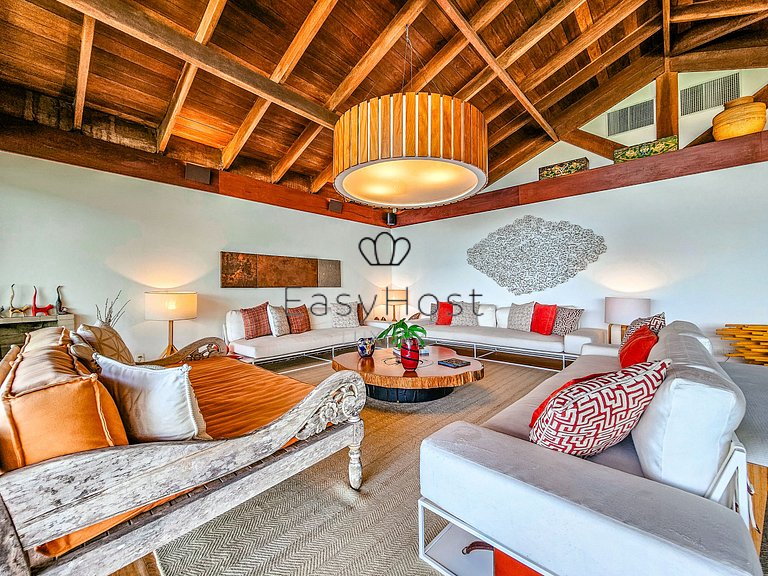 Vacation home in Angra with beachfront pool and sauna.