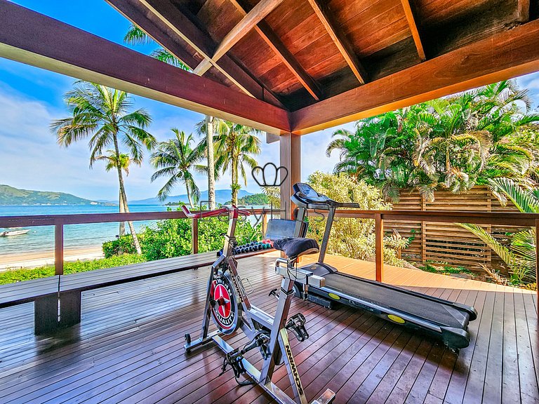 Vacation home in Angra with beachfront pool and sauna.