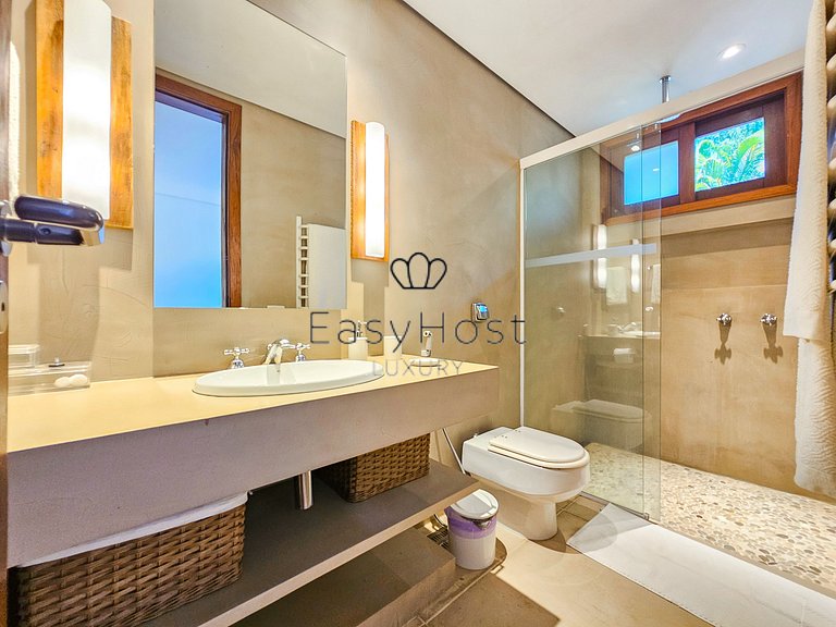 Vacation home in Angra with beachfront pool and sauna.