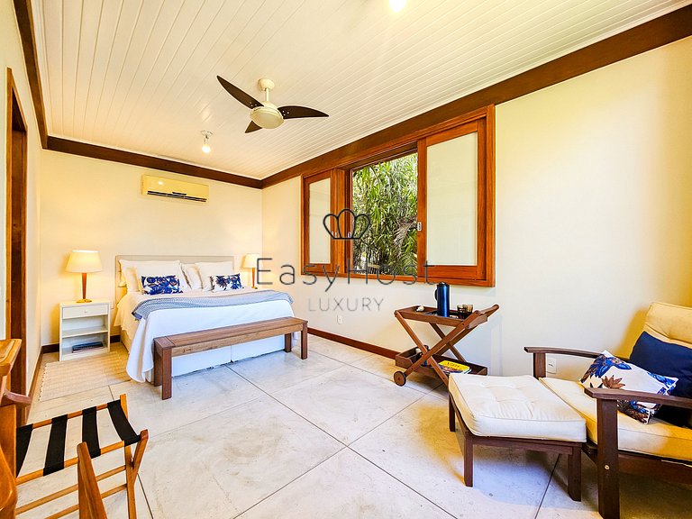 Vacation home in Angra with beachfront pool and sauna.