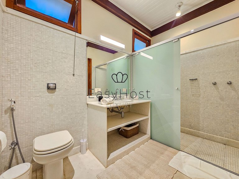 Vacation home in Angra with beachfront pool and sauna.