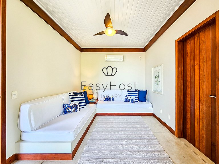 Vacation home in Angra with beachfront pool and sauna.