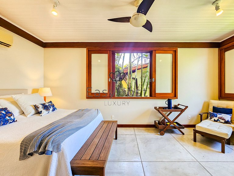 Casa para temporada em Angra com piscina pé na areia e sauna