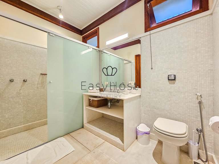 Vacation home in Angra with beachfront pool and sauna.