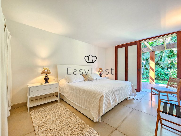 Vacation home in Angra with beachfront pool and sauna.