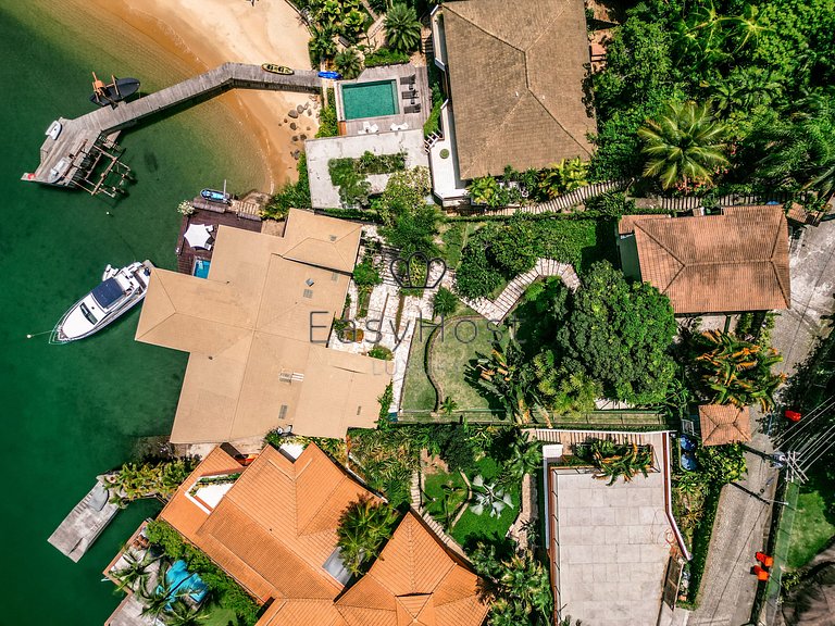 Casa à venda no Condomínio Portogalo com piscina e vista par