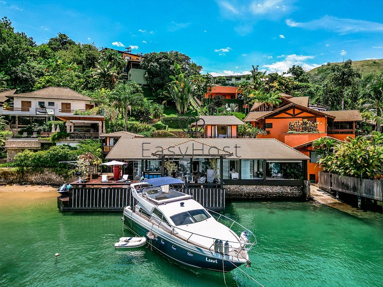 Casa à venda em Condomínio com piscina e vista para o mar