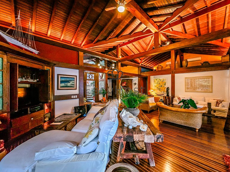 Casa à venda em Condomínio com piscina e vista para o mar