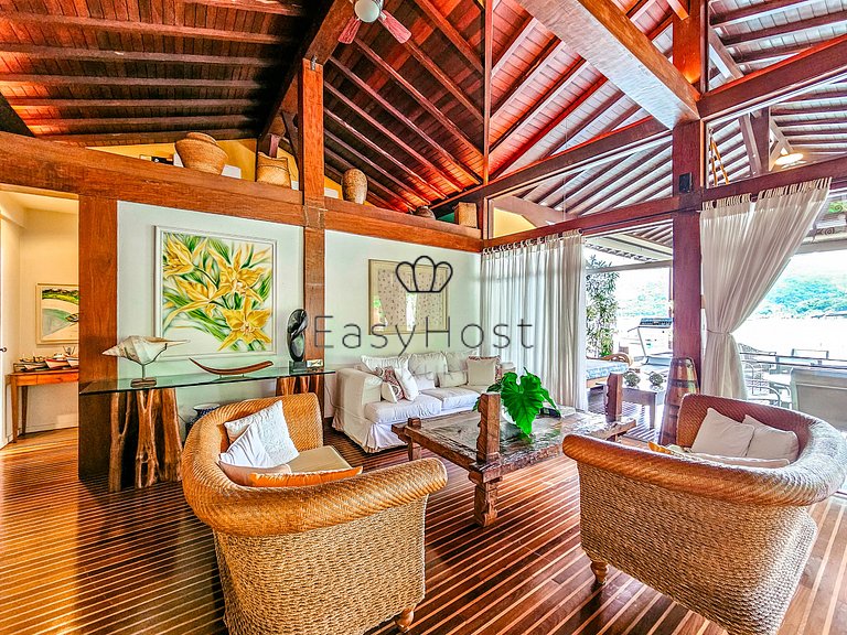 Casa à venda em Condomínio com piscina e vista para o mar