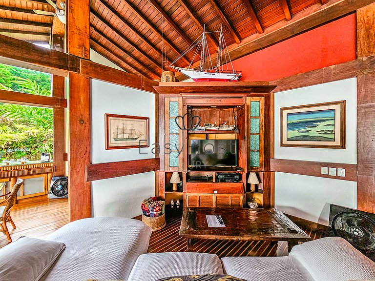 Casa à venda em Condomínio com piscina e vista para o mar