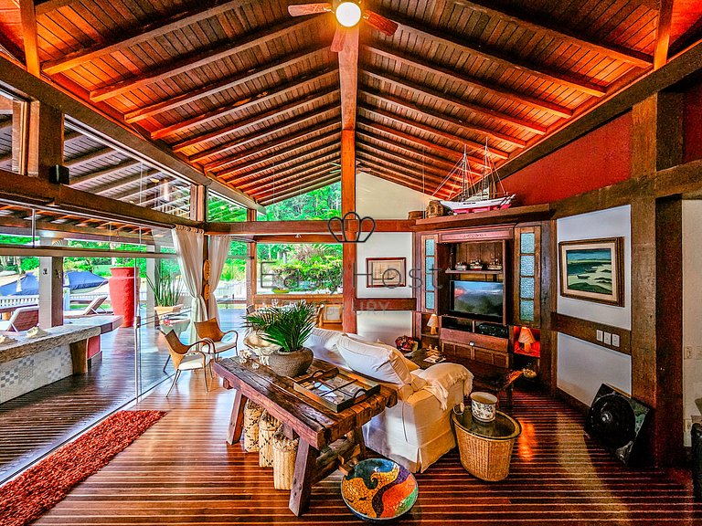 Casa à venda em Condomínio com piscina e vista para o mar