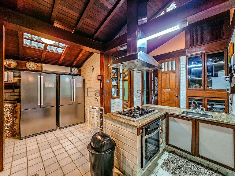 Casa à venda em Condomínio com piscina e vista para o mar