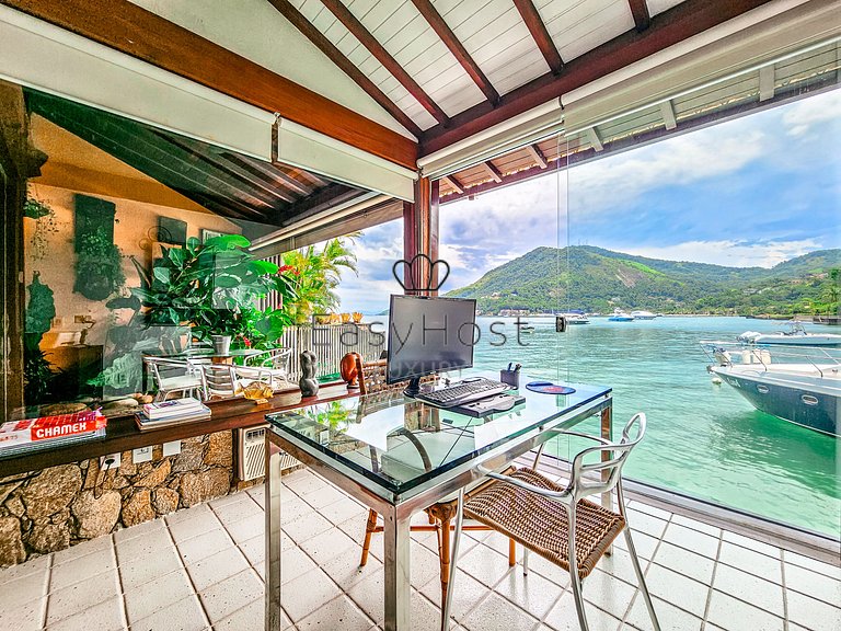 Casa à venda em Condomínio com piscina e vista para o mar