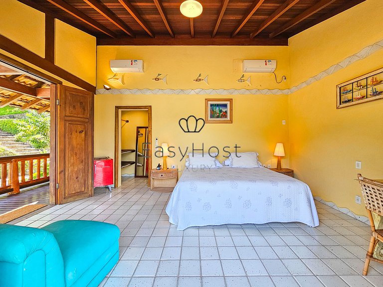 Casa à venda em Condomínio com piscina e vista para o mar