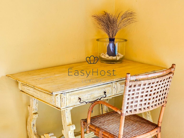 Casa à venda em Condomínio com piscina e vista para o mar