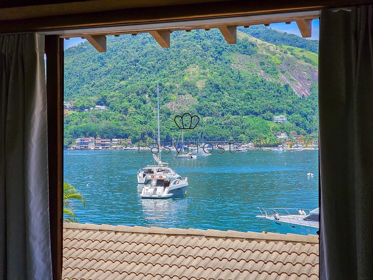 Casa à venda em Condomínio com piscina e vista para o mar