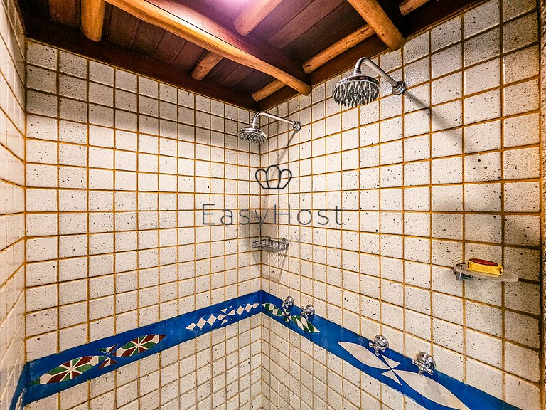 Casa à venda em Condomínio com piscina e vista para o mar