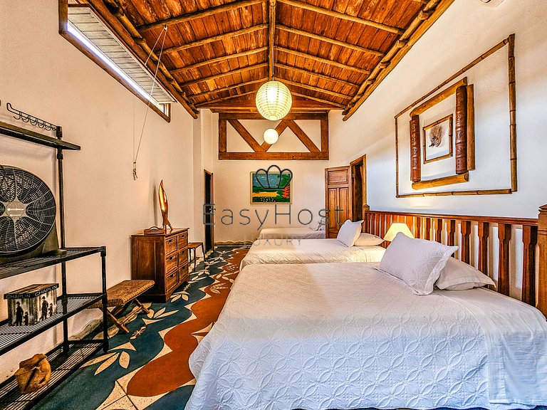 Casa à venda em Condomínio com piscina e vista para o mar