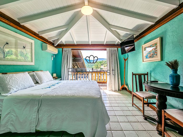 Casa à venda no Condomínio Portogalo com piscina e vista par