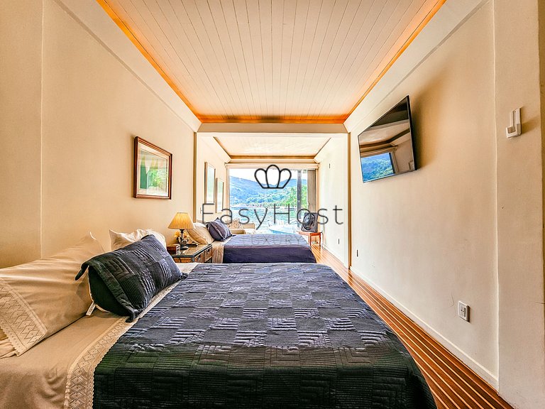 Casa à venda em Condomínio com piscina e vista para o mar