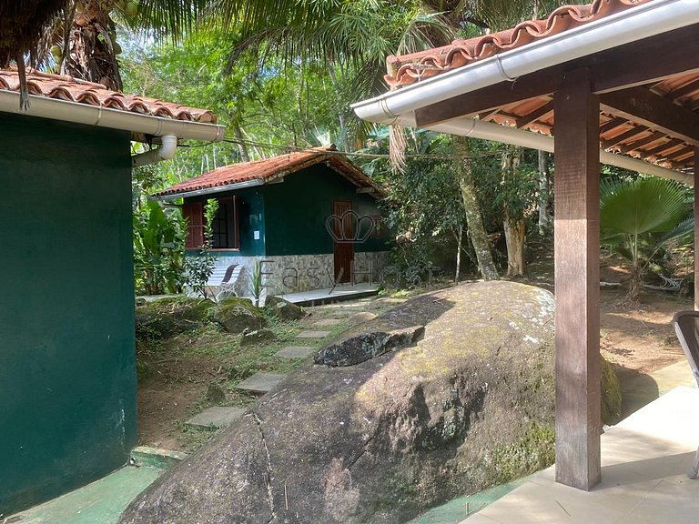 Casa en venta en Ilha Grande, frente a la playa, con deck.