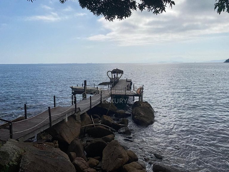 Casa à venda em Ilha Grande beira mar com deck amplo terreno