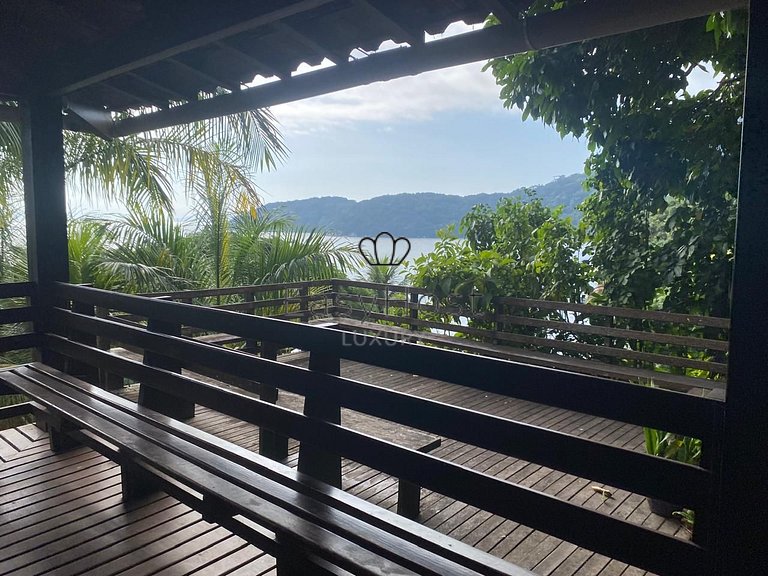 House for sale on Ilha Grande, beachfront, with deck