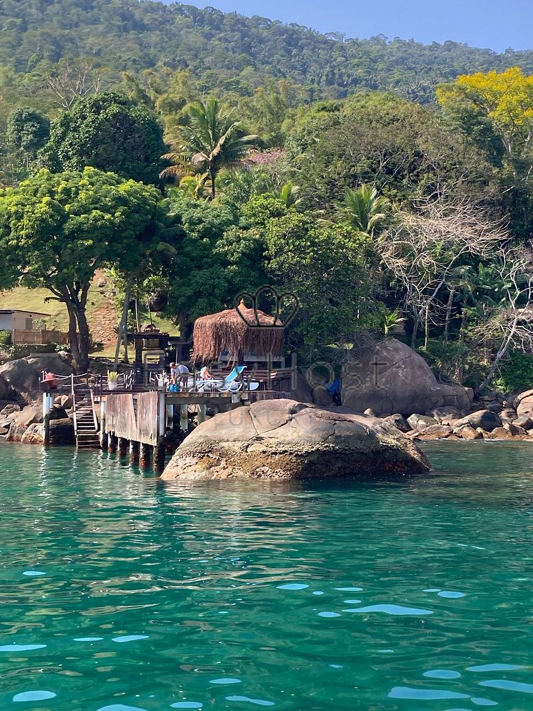 Casa à venda em Iha Grande beira mar com deck e amplo terren
