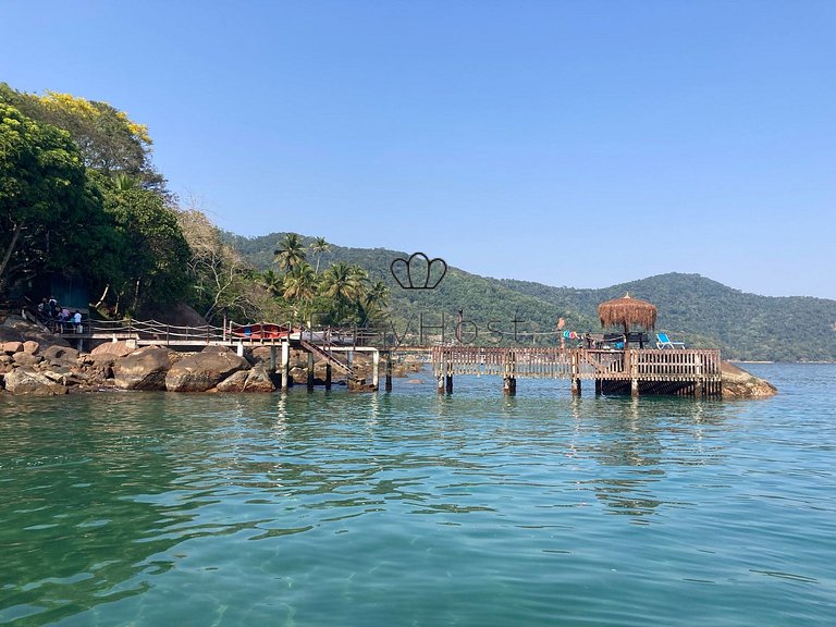 Casa à venda em Iha Grande beira mar com deck e amplo terren