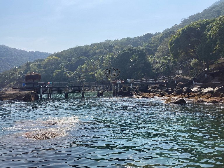 Casa en venta en Ilha Grande, frente a la playa, con deck.