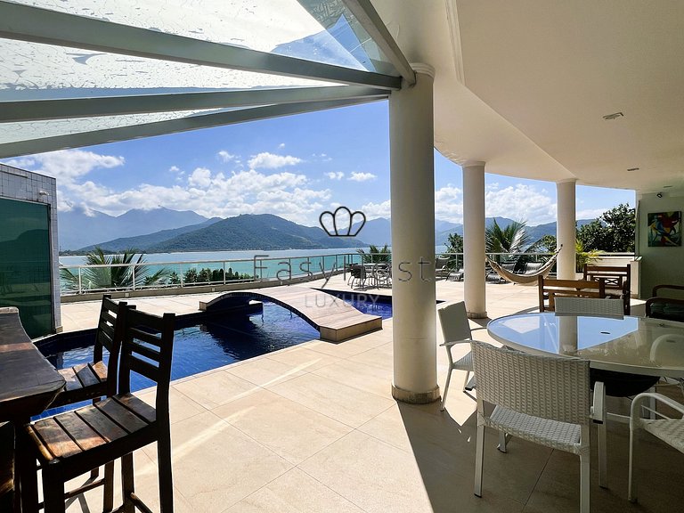 House for sale in a gated community with pool and beach.