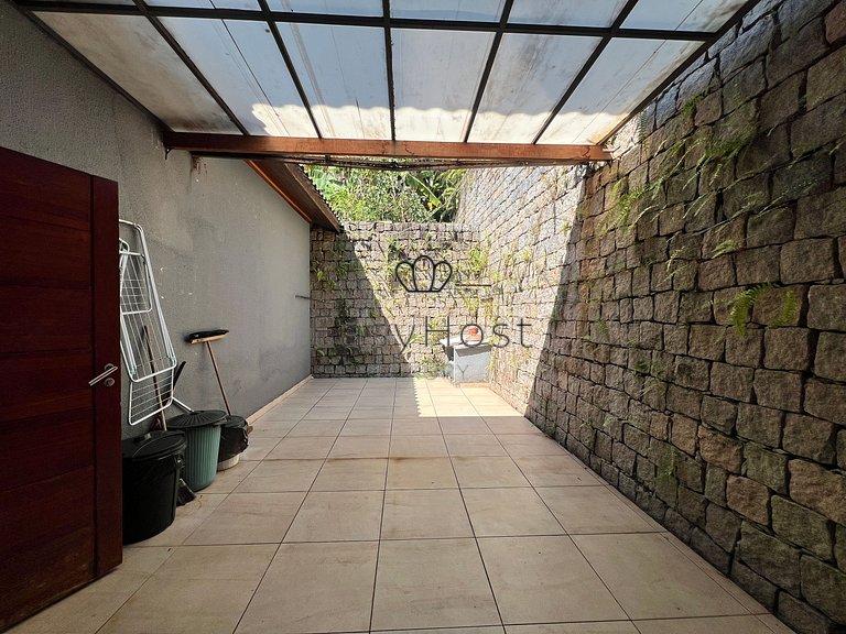 House for sale in a gated community with pool and beach.