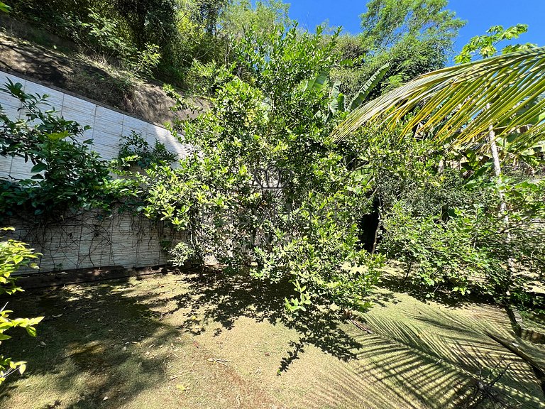 House for sale in a gated community with pool and beach.