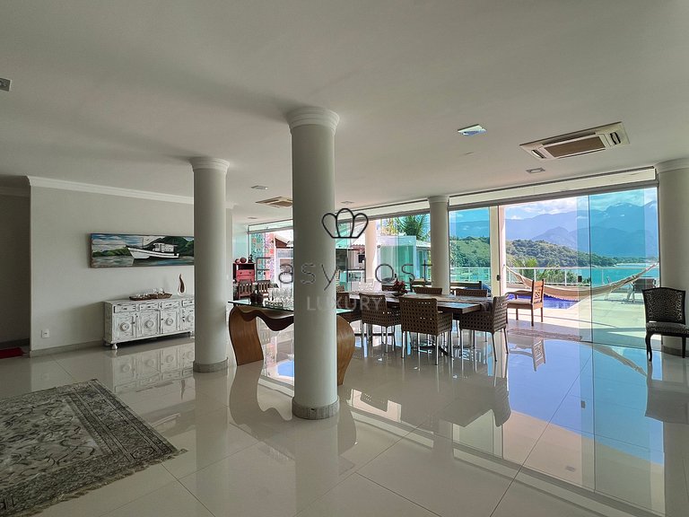 Casa en venta en condominio cerrado con piscina, vistas al m