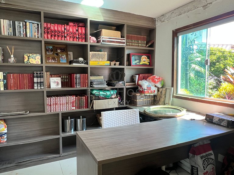 House for sale in a gated community with pool and beach.