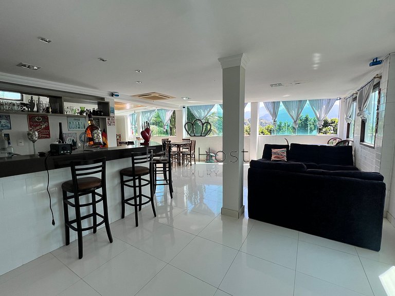 Casa en venta en condominio cerrado con piscina, vistas al m